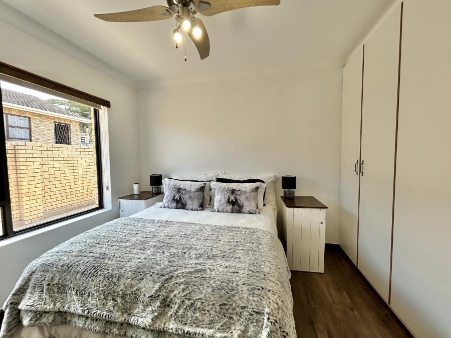 4 Bedroom Property for Sale in Wavecrest Eastern Cape